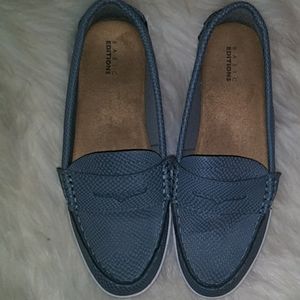 Navy shoes